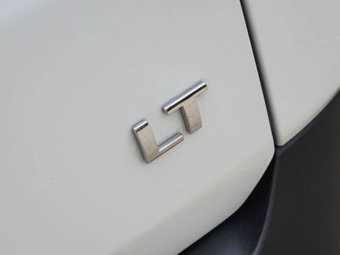 Used 2023 Chevrolet Traverse LT FWD image 9