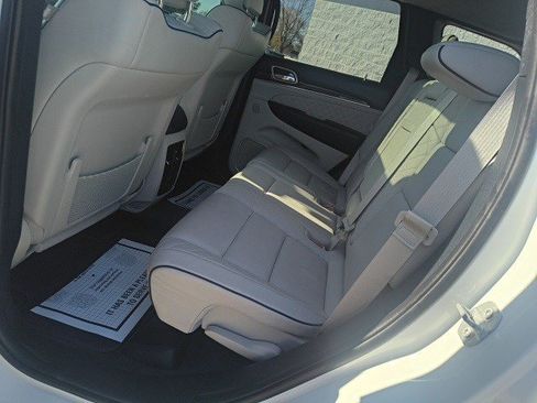 Used 2018 Jeep Grand Cherokee Summit image 14