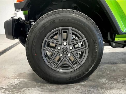 New 2025 Jeep Gladiator Sport image 31