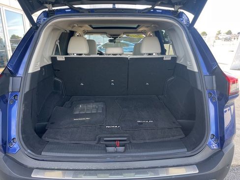 Used 2022 Nissan Rogue SV w/ SV Premium Package image 28