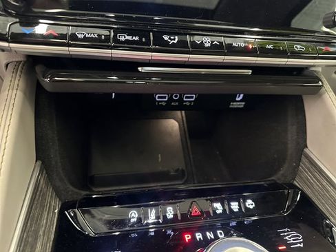 Used 2022 Jeep Wagoneer Series III w/ Premium Group I AWD/4WD image 42