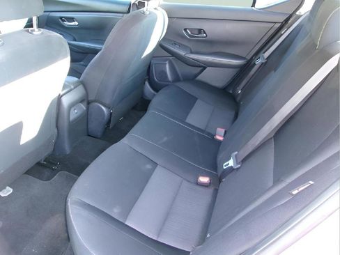 Used 2024 Nissan Sentra SV FWD image 9