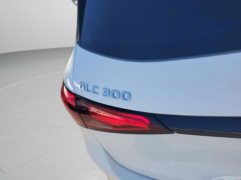 Used 2025 Mercedes-Benz GLC 300 image 6