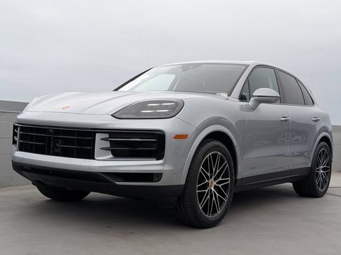 Certified 2025 Porsche Cayenne AWD/4WD image 1