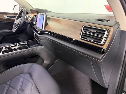 Used 2024 Volkswagen Atlas SE FWD image 33