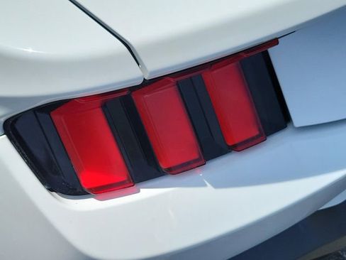 Used 2025 Ford Mustang Coupe RWD image 5