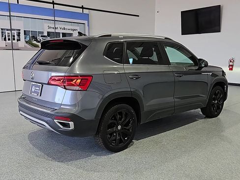 Certified 2023 Volkswagen Taos SE FWD image 8