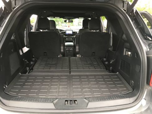 Used 2023 Ford Explorer ST-Line w/ Class IV Trailer Tow Package AWD/4WD image 34