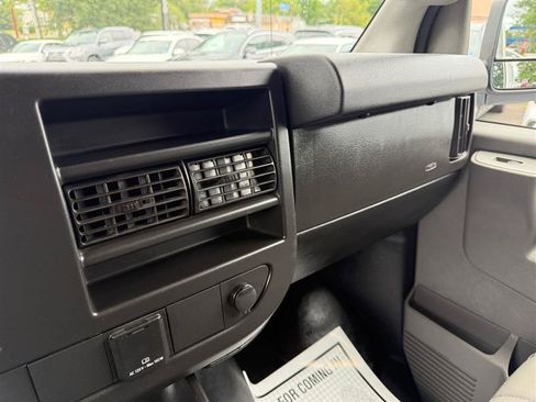 Used 2020 Chevrolet Express 3500 RWD image 27