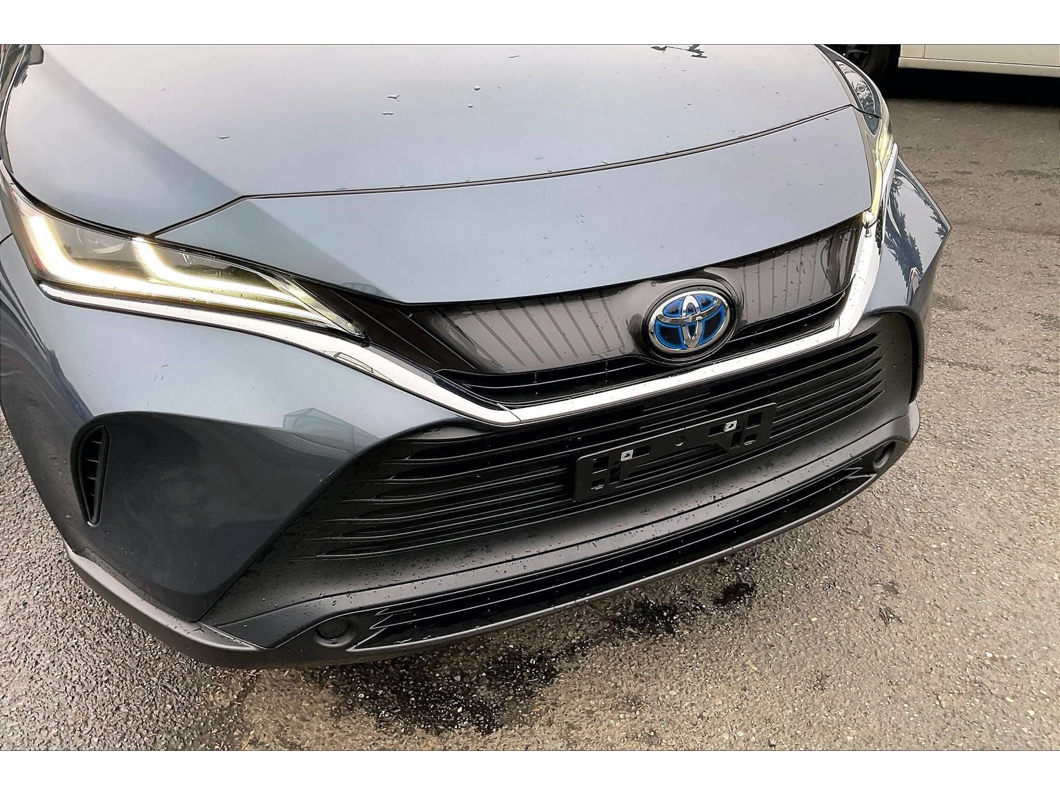 Used 2024 Toyota Venza LE AWD/4WD image 5
