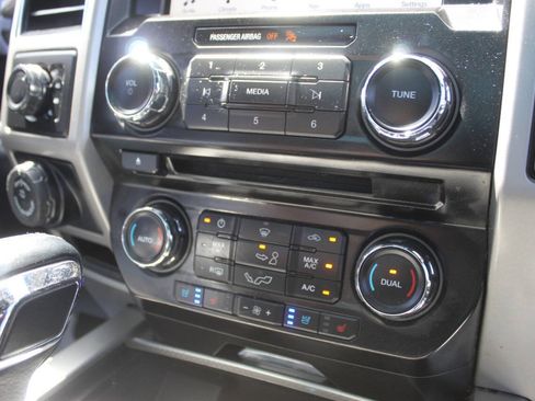 Used 2017 Ford F150 Lariat AWD/4WD image 24