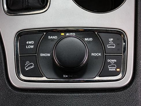 Used 2020 Jeep Grand Cherokee High Altitude AWD/4WD image 20