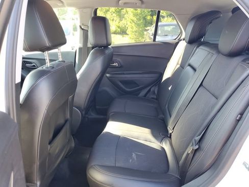 Used 2018 Chevrolet Trax LT w/ LT Convenience Package FWD image 26