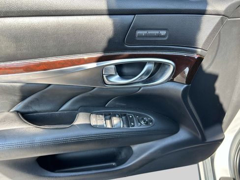 Used 2011 INFINITI M37 w/ Premium Pkg RWD image 19