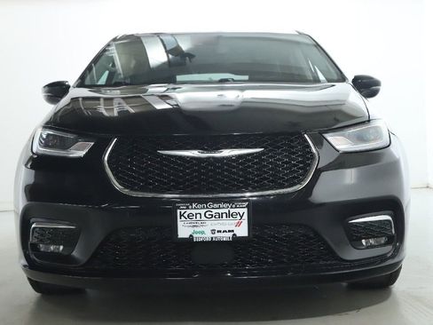 Used 2024 Chrysler Pacifica Touring-L FWD image 5