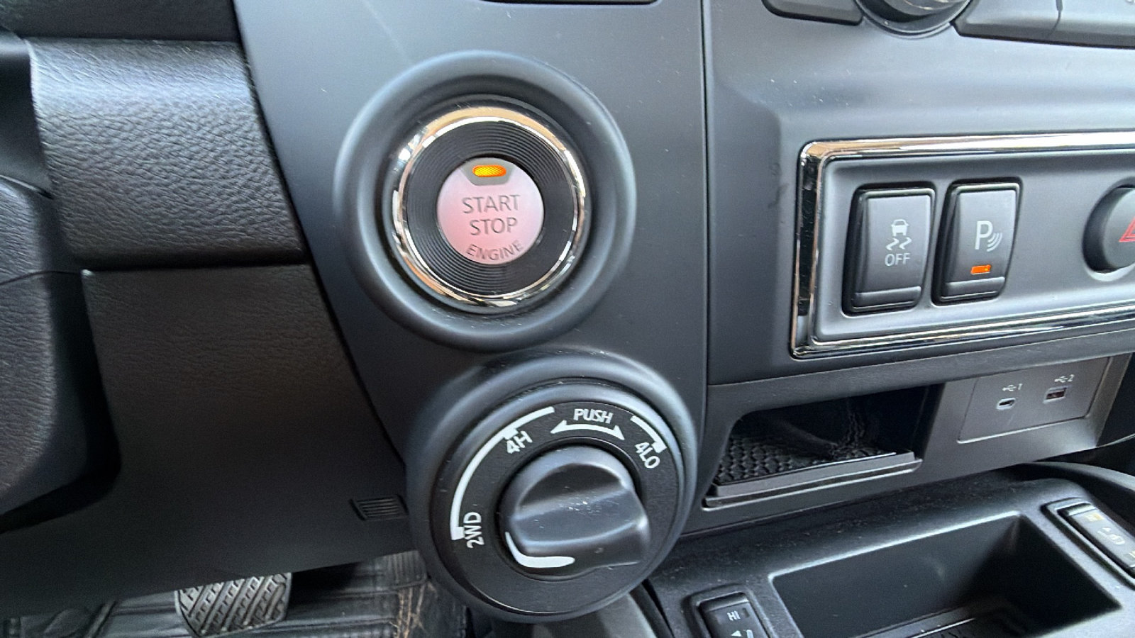 Used 2024 Nissan Titan SV AWD/4WD image 30