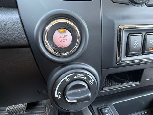 Used 2024 Nissan Titan SV AWD/4WD image 30