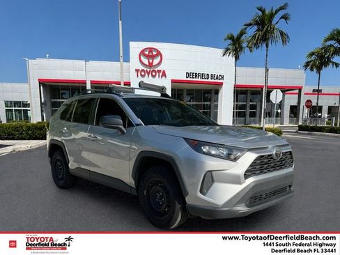 Used 2021 Toyota RAV4 LE FWD image 1