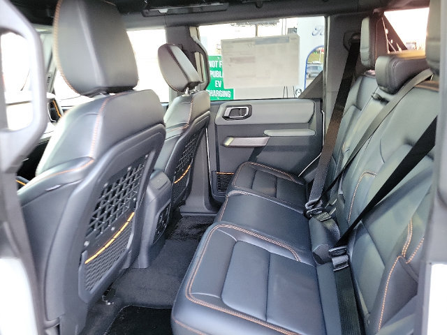 Used 2023 Ford Bronco Badlands AWD/4WD image 5
