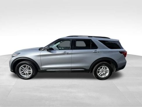 Used 2025 Ford Explorer Active AWD/4WD image 12