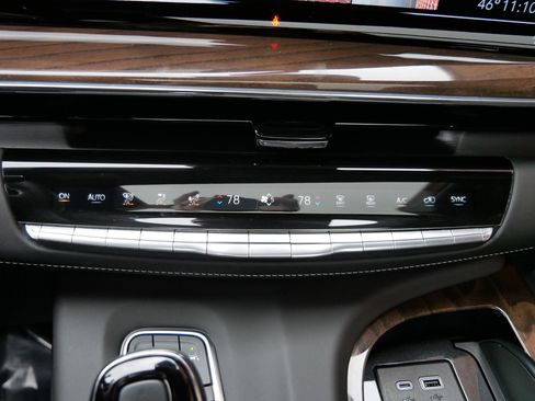 Certified 2024 Cadillac Escalade Sport Platinum w/ LPO, ONYX Package image 19