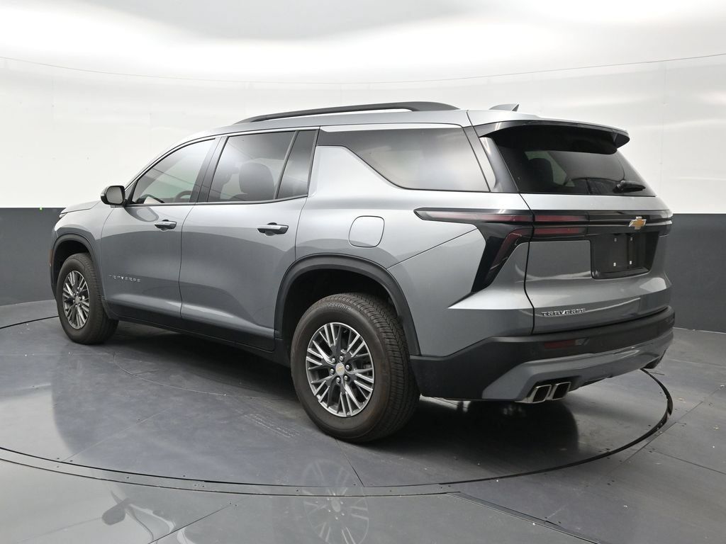 Used 2026 Chevrolet Traverse LT FWD image 3