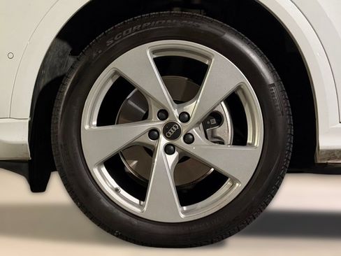 Certified 2025 Audi Q5 Premium Plus w/ Premium Plus AWD/4WD image 12