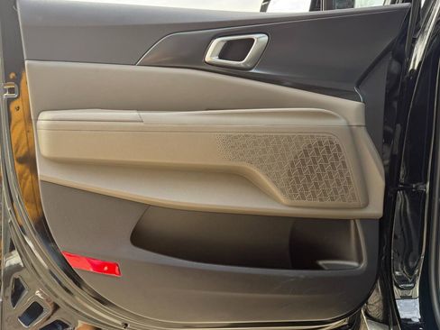 Used 2026 Kia Carnival LXS image 24