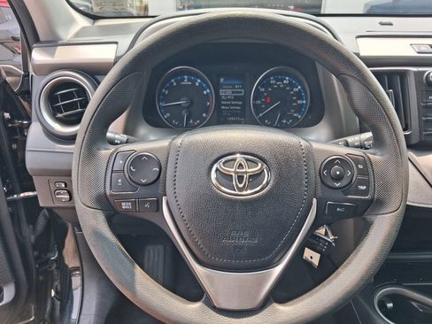Used 2017 Toyota RAV4 LE AWD/4WD image 12