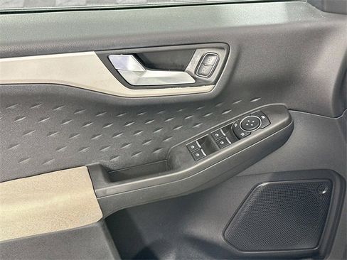 Used 2020 Ford Escape SE image 22
