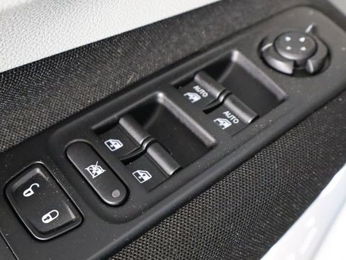 Used 2021 Jeep Renegade Latitude w/ Sun & Sound Group AWD/4WD image 20