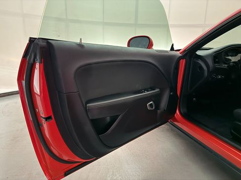 Used 2017 Dodge Challenger R/T w/ Blacktop Package image 18