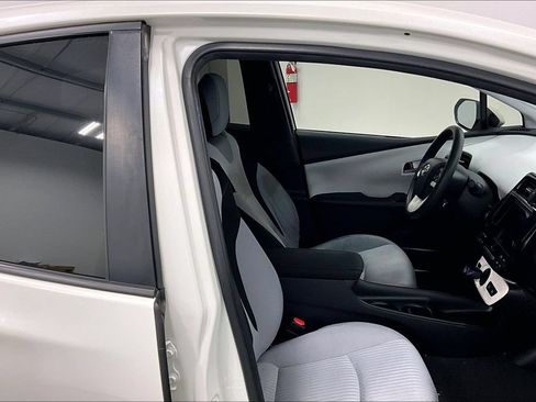 Used 2018 Toyota Prius One FWD image 9