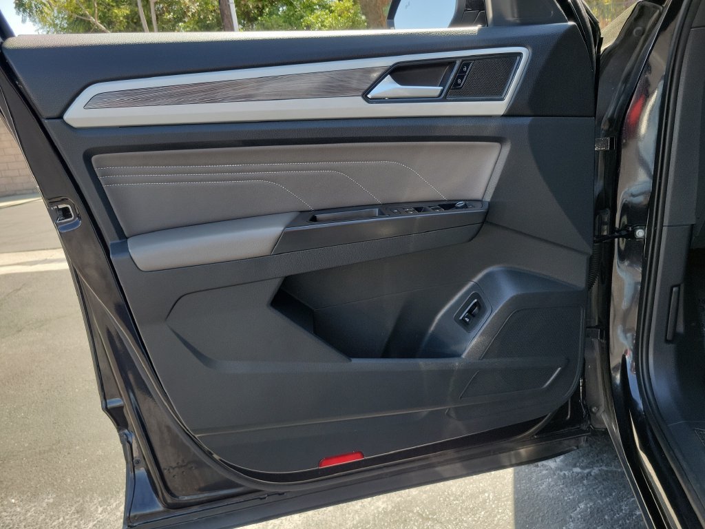 Used 2022 Volkswagen Atlas Cross Sport SE FWD image 22