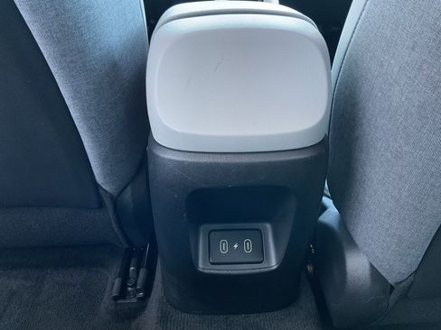 Used 2025 Hyundai Elantra Limited image 18