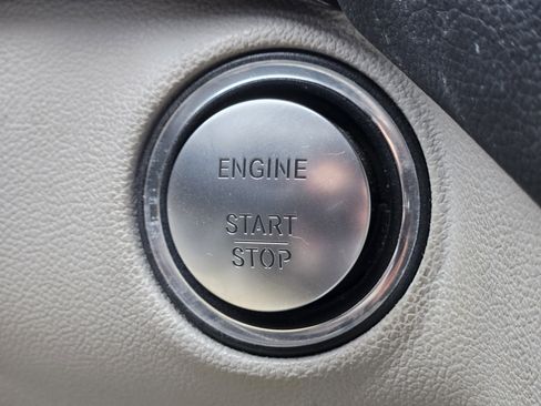 Used 2012 Mercedes-Benz GL 450 4MATIC image 21