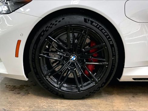 Used 2025 BMW M5 w/ Carbon Package AWD/4WD image 12