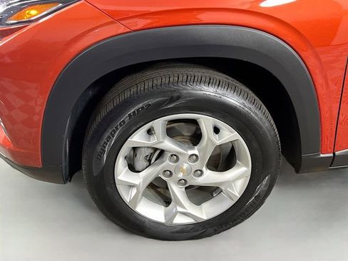 Used 2024 Chevrolet Trax LS w/ LS Convenience Package image 4