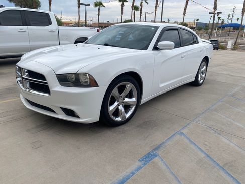 Used 2012 Dodge Charger SXT Plus RWD image 2