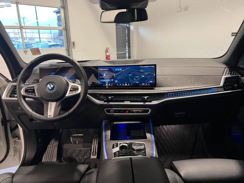 Used 2025 BMW X5 xDrive50e w/ M Sport Package AWD/4WD image 31