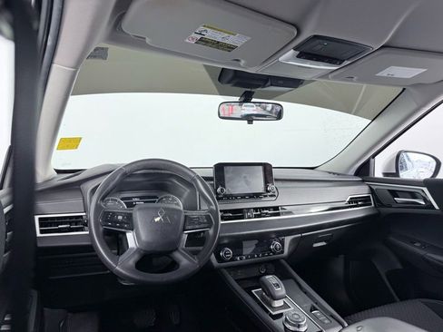 Used 2022 Mitsubishi Outlander ES image 18