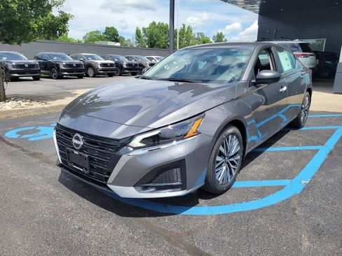 New 2026 Nissan Altima 2.5 SV FWD image 9