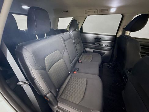 Used 2024 Nissan Pathfinder SV image 26