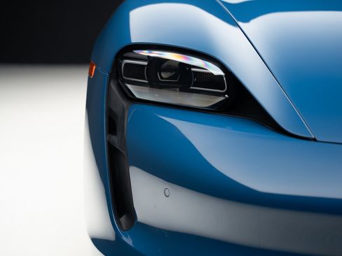 Used 2022 Porsche Taycan 4S image 9