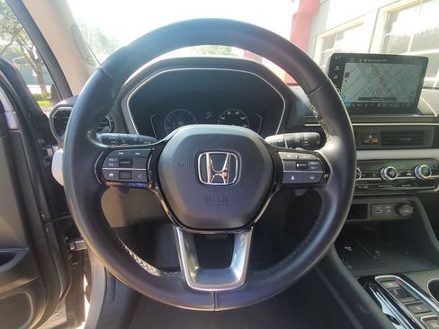 Used 2024 Honda Pilot Touring image 13