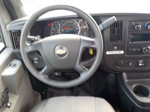 Used 2016 Chevrolet Express 2500 RWD image 31