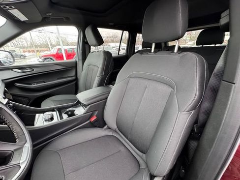 New 2025 Jeep Grand Cherokee Laredo X w/ Luxury Tech Group I image 31