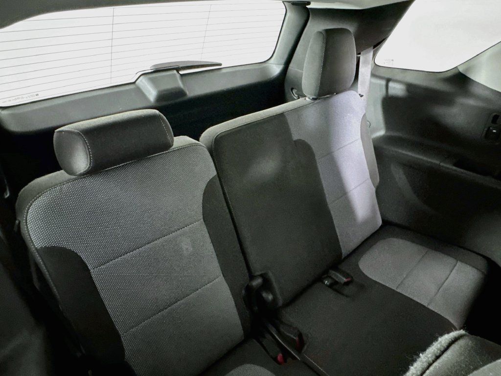 Used 2021 Chevrolet Traverse LT FWD image 27