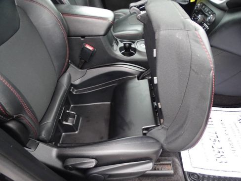 Used 2016 Jeep Cherokee Trailhawk w/ Cold Weather Group image 37