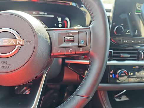 Used 2024 Nissan Pathfinder Platinum w/ Cargo Package image 23